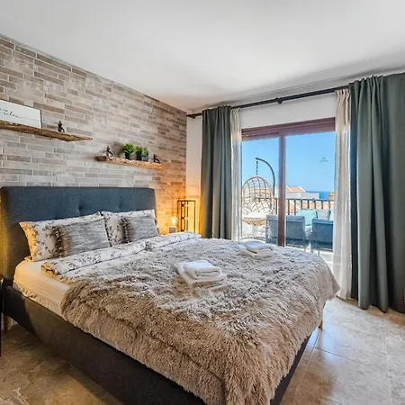 Апартаменти Paradise Golden San Eugenio